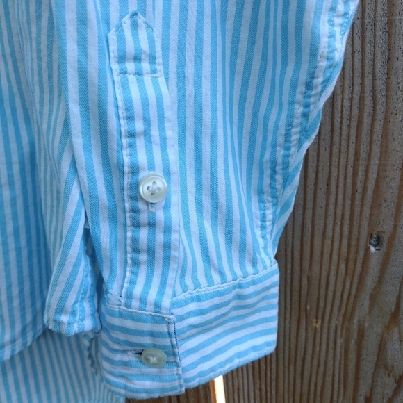 Levi's - Oversized Fit Striped Button Down Shirt - Picture 8 of 16
